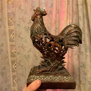 Artistic Bronze Rooster Sculpture